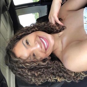 Meet your Posher, Deandra